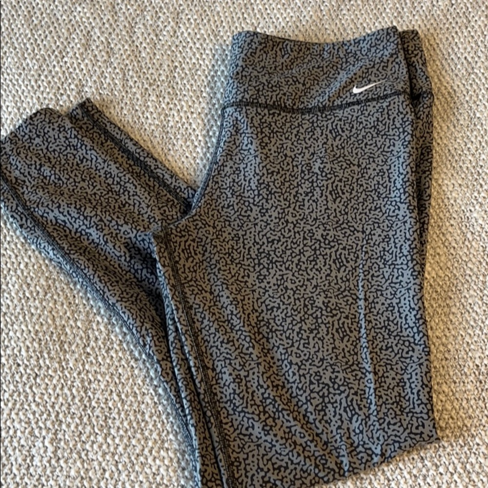 Nike women’s DriFit tights grey and black XL